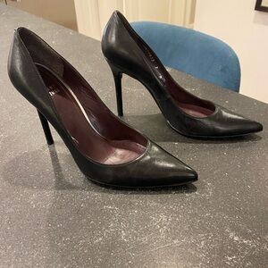 Stuart Weitzman Black Stiletto Heels Classic Design